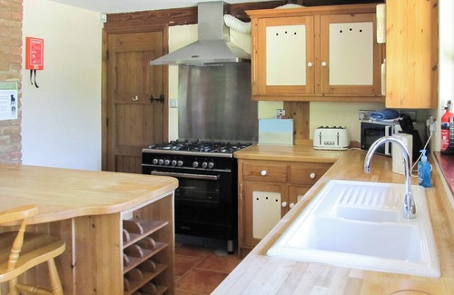 East Dereham Cottage | 4 bedroom accommodation in Dumpling Green, near Dereham