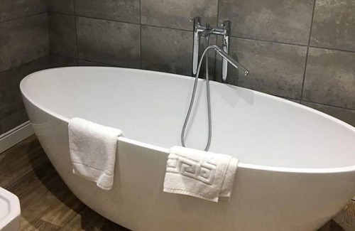 Linton Cottage | 4 bedroom accommodation in Swadlincote, Nr Ashby-de-la-Zouch