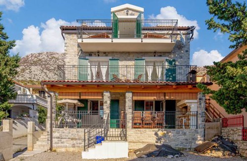 Ribarica House | 4 bedroom accommodation in Cesarica