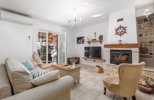 Ribarica House | 4 bedroom accommodation in Cesarica