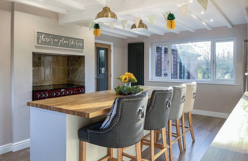 Stramshall Cottage | 4 bedroom accommodation in Spath, near Uttoxeter