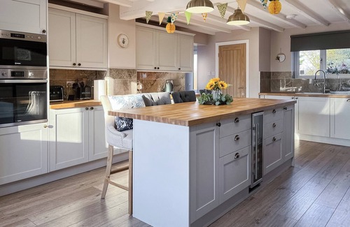 Stramshall Cottage | 4 bedroom accommodation in Spath, near Uttoxeter