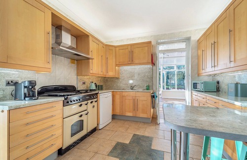 Larkhall Cottage | 4 bedroom accommodation in Ashgill, Nr Lanark