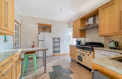 Larkhall Cottage | 4 bedroom accommodation in Ashgill, Nr Lanark