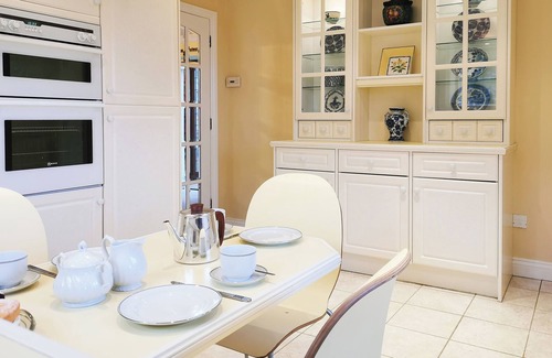 Weston Rhyn Cottage | 4 bedroom accommodation in Weston Rhyn, near Oswestry