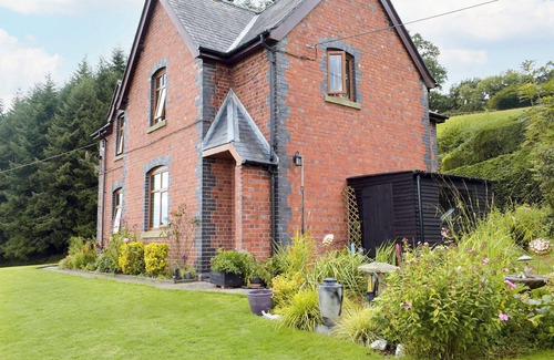 Caersws Cottage | 4 bedroom accommodation in Llandinam, near Llanidloes