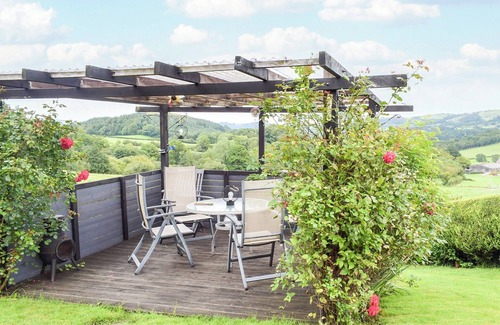 Caersws Cottage | 4 bedroom accommodation in Llandinam, near Llanidloes