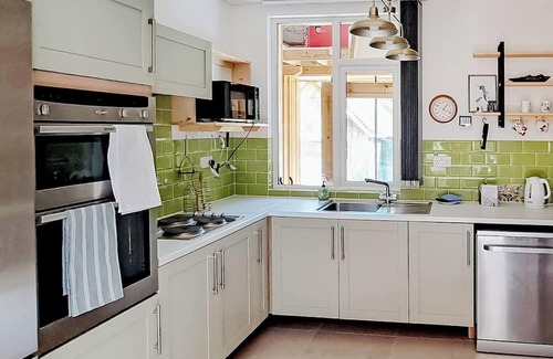 Whiteley Cottage | 4 bedroom accommodation in Fareham