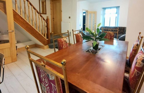 Landore Cottage | 4 bedroom accommodation in Landore