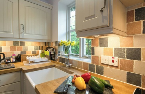 Battle Cottage | 4 bedroom accommodation in Catsfield, near Battle