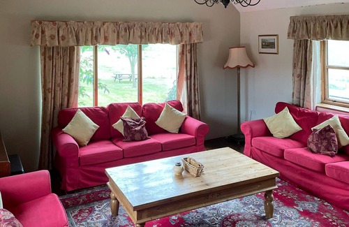 Hopton Cottage | 4 bedroom accommodation in Heckingham, near Loddon