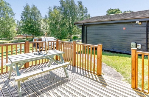 Edwinstowe Cabin | 4 bedroom accommodation in Sherwood Forest, Rufford