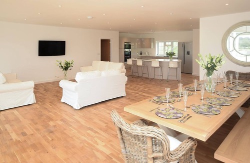 Newport Cottage | 4 bedroom accommodation in Newport
