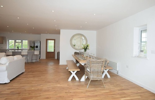 Newport Cottage | 4 bedroom accommodation in Newport