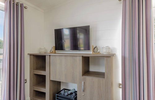 Ryde Ski Chalet | 4 bedroom accommodation in Wootton Bridge, Nr Cowes