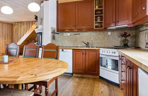 Dovre House | 4 bedroom accommodation in Dovre