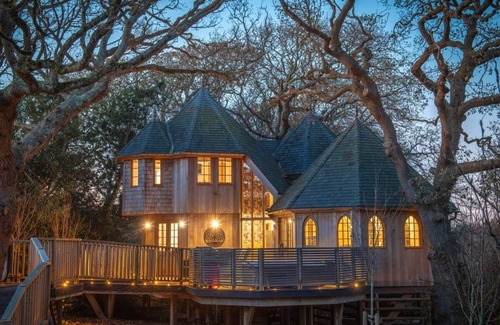 New Forest District Ski Chalet | 4 bedroom accommodation in Milford-on-Sea, Nr Lymington