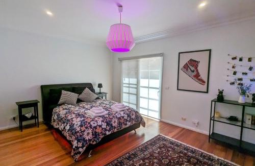 Lower Plenty Apartment | 4-bedroom Acre Retreat with Pool & Garden - Pets and Long Stays Welcome