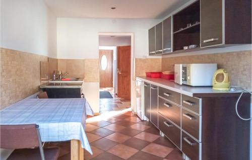 gmina Nowogrodek Pomorski House | 4 Bedroom Amazing Home In Parzensko