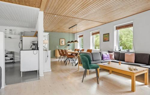 Østermarie House | 4 Bedroom Amazing Home In Østermarie