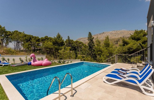 Tugare House | 4 bedroom amazing home in Tugare