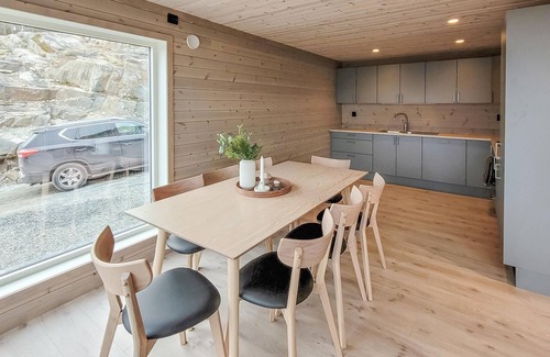 Etne House | 4 bedroom amazing home in Skånevik
