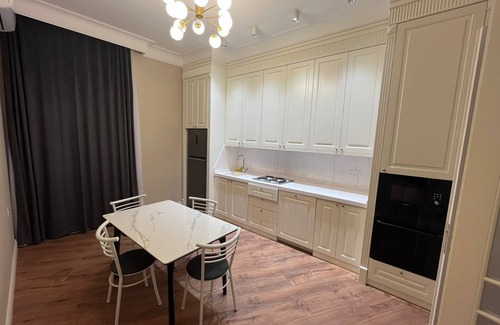 Baku Apartment | 4-bedroom apartment in delightful with WiFi, AC in center