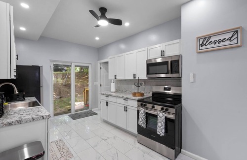 Bristol Apartment | 4-bedroom apartment in charming Bristol with AC and lots of amenities