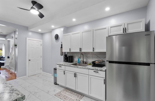Bristol Apartment | 4-bedroom apartment in charming Bristol with AC and lots of amenities