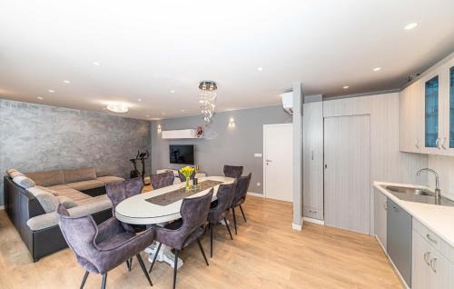 Stobrec Apartment | 4 Bedroom Awesome Apartment In Stobrec