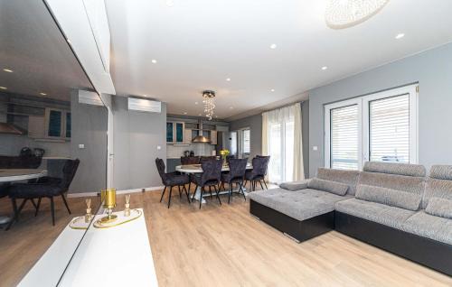 Stobrec Apartment | 4 Bedroom Awesome Apartment In Stobrec