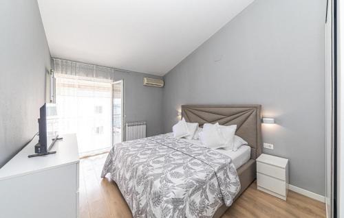 Stobrec Apartment | 4 Bedroom Awesome Apartment In Stobrec