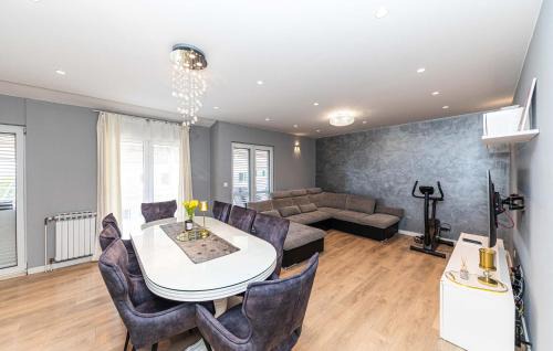 Stobrec Apartment | 4 Bedroom Awesome Apartment In Stobrec