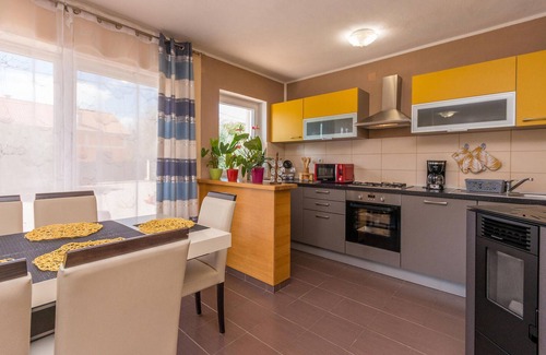 Pristeg House | 4 bedroom awesome home in Pristeg