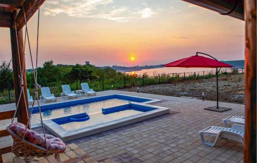 Vukovar House | 4 Bedroom Awesome Home In Vukovar
