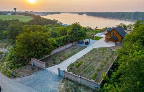 Vukovar House | 4 Bedroom Awesome Home In Vukovar