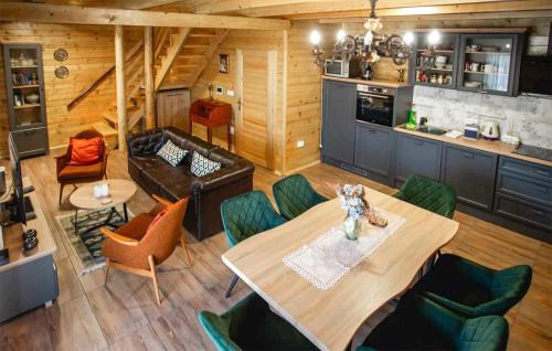 Vukovar House | 4 Bedroom Awesome Home In Vukovar