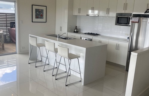 Lacepede House | 4 Bedroom Beach House with Sea Views. Now with wifi and foxtel.
