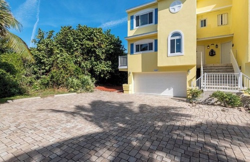Melbourne Beach House | 4 bedroom Beachfront property In Melbourne Beach, Florida’s East Coast
