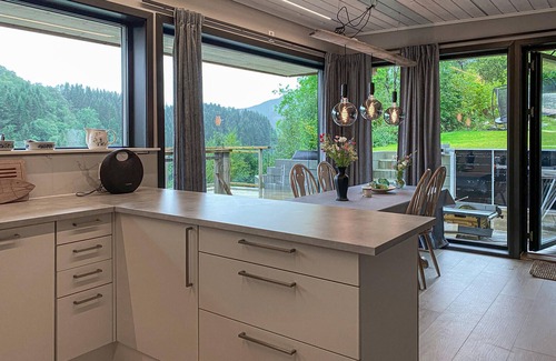 Hyllestad House | 4 bedroom beautiful home in Hyllestad