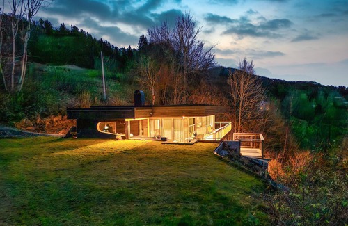 Hyllestad House | 4 bedroom beautiful home in Hyllestad