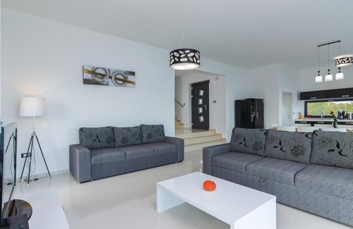 Ripenda Kosi House | 4 bedroom beautiful home in Labin