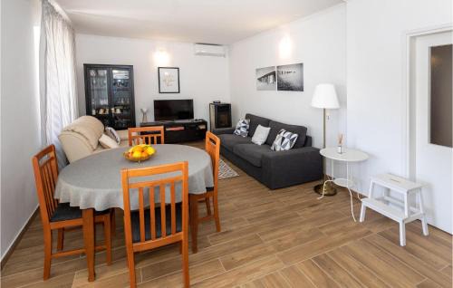 Ploce House | 4 Bedroom Beautiful Home In Rogotin