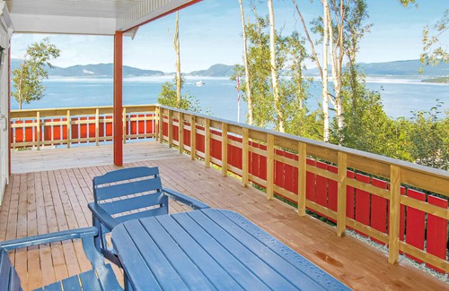 Hundeidvik House | 4 bedroom beautiful home in Hundeidvik
