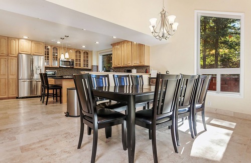 Intermountain House | 4 Bedroom + Bonus Room, Single Family Home, Huge Deck, Hot Tub, on the Bus Route
