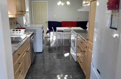 Cooksville House | 4 Bedroom Bungalow