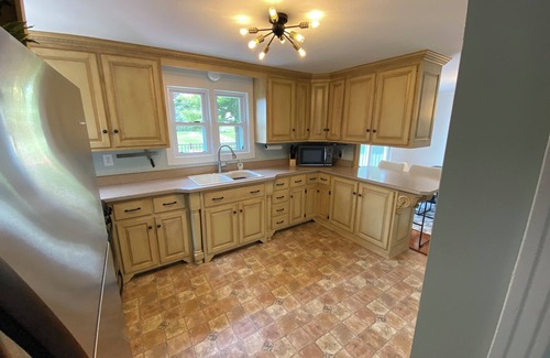 Sugarcreek House | 4-bedroom bungalow in charming Sugarcreek with WiFi and AC