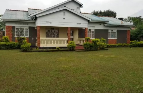 Kisoro House | 4-bedroom bungalow in delightful Kisoro with WiFi