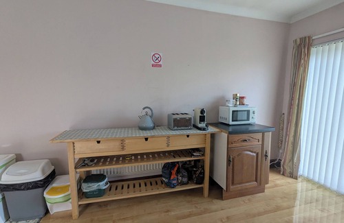 Landore House | 4 Bedroom bungalow in Swansea. Just a shot drive to Mumbles and great beaches.