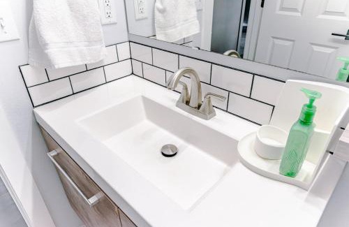 Burlington House | 4-bedroom Burlington with AC & Wifi